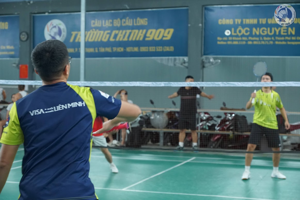 Kỹ Thuật Ve Cầu Lông Trái Tay Chuẩn Xác