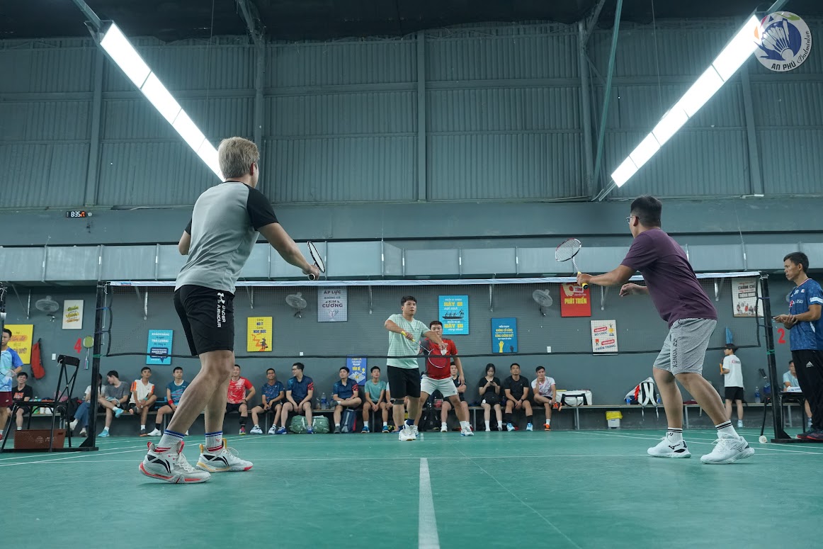 Kỹ Thuật Giao Cầu Cơ Bản Trong Cầu Lông