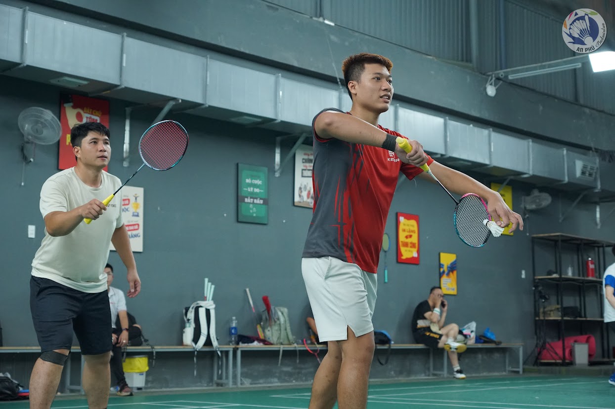 Kỹ Thuật Phát Cầu Trái Tay